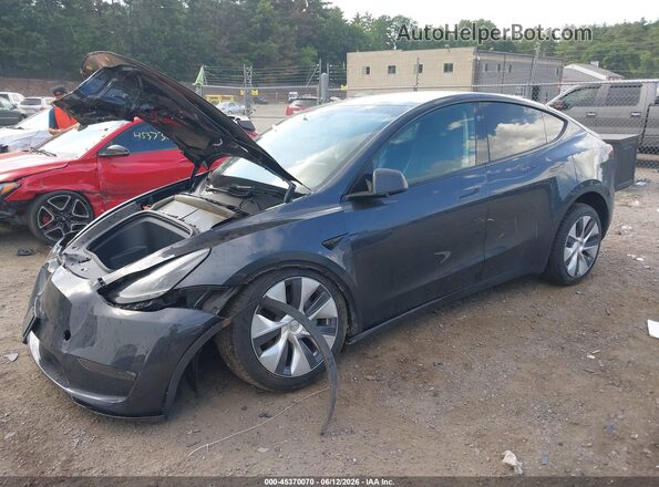 7SAYGDEE1RA225939 2024 TESLA MODEL Y Gray Առջևի ձախ երեք քառորդ տեսարան