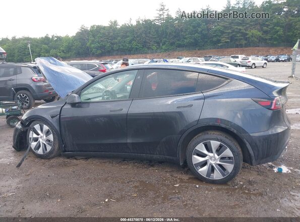 7SAYGDEE1RA225939 2024 TESLA MODEL Y Gray Սալոնի հետևի տեսք