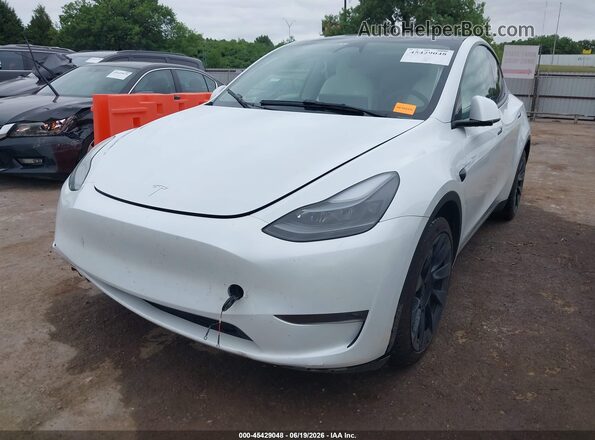 7SAYGDEE1RA259752 2024 TESLA MODEL Y White Vista tres cuartos delantera izquierda