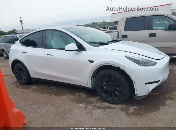 7SAYGDEE1RA259752 2024 TESLA MODEL Y White Vista interior trasera
