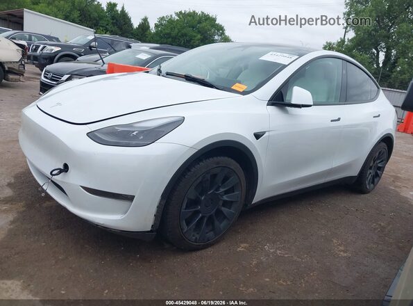 7SAYGDEE1RA259752 2024 TESLA MODEL Y White Vista interior de 360 grados