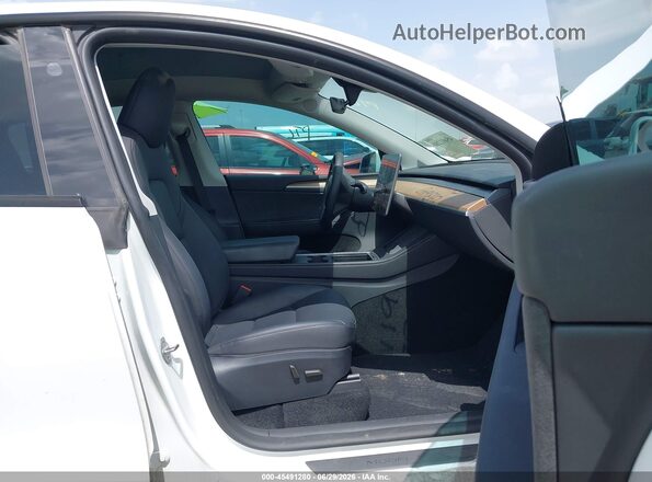 7SAYGDEE1RA293643 2024 TESLA MODEL Y White Вид салону спереду