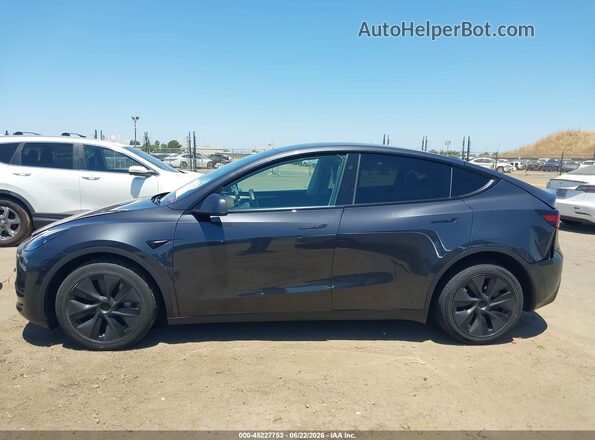 7SAYGDEE1SF318310 2025 TESLA MODEL Y Gray Widok wnętrza 360 stopni