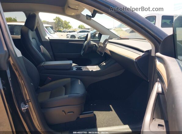 7SAYGDEE1SF318310 2025 TESLA MODEL Y Gray Widok wnętrza z przodu