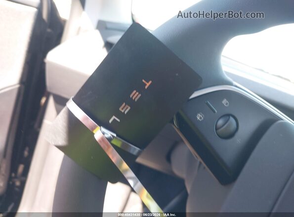 7SAYGDEE1TA637799 2026 TESLA MODEL Y Black Dashboard view
