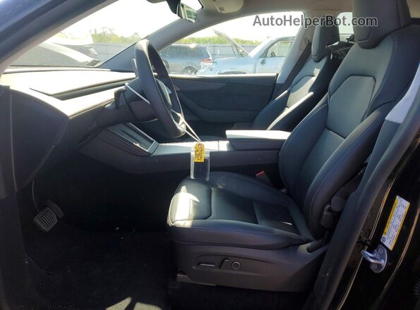 7SAYGDEE1TF448945 2026 TESLA MODEL Черный Вид салона спереди
