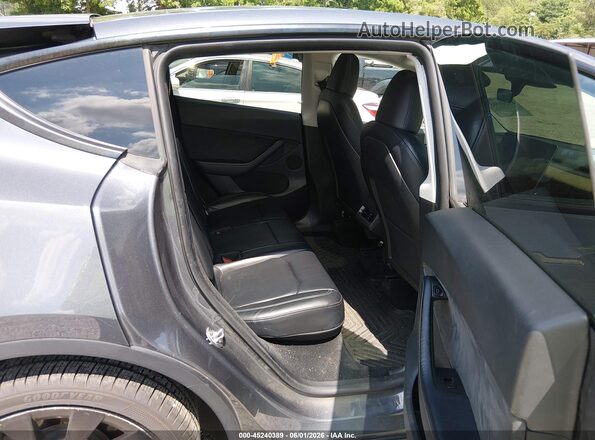 7SAYGDEE2NA006563 2022 TESLA MODEL Y Gray Widok naklejki z numerem VIN