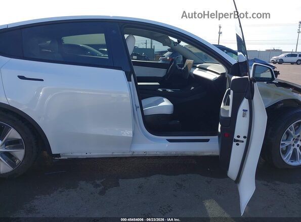 7SAYGDEE2NF359260 2022 TESLA MODEL Y White Սալոնի դիմացի տեսք