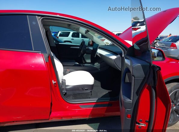 7SAYGDEE2NF546563 2022 TESLA MODEL Y Red Vista interior delantera