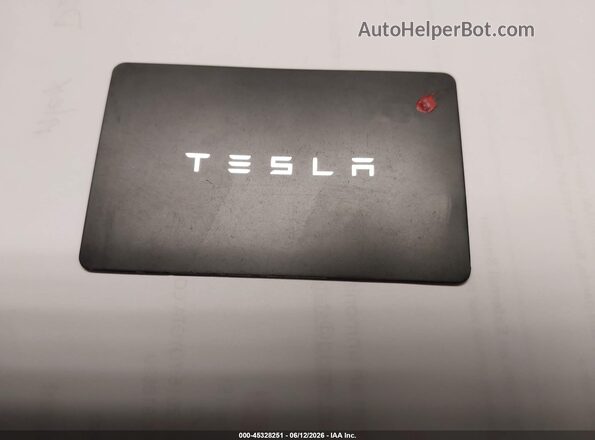 7SAYGDEE2NF546563 2022 TESLA MODEL Y Red Vista del salpicadero