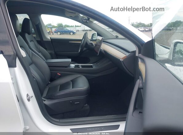7SAYGDEE2PA073165 2023 TESLA MODEL Y Белый Вид салона спереди