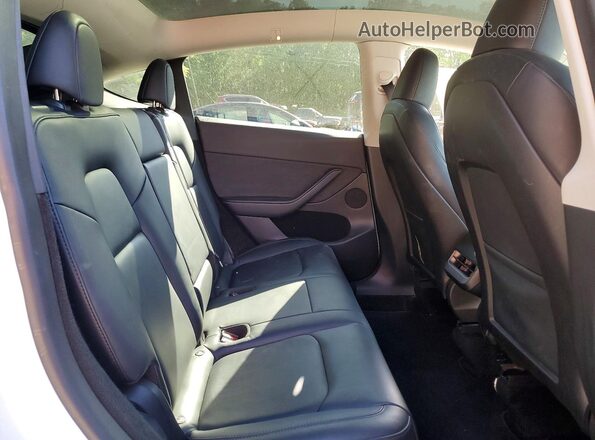 7SAYGDEE2PA078818 2023 TESLA MODEL White Vista de los asientos traseros