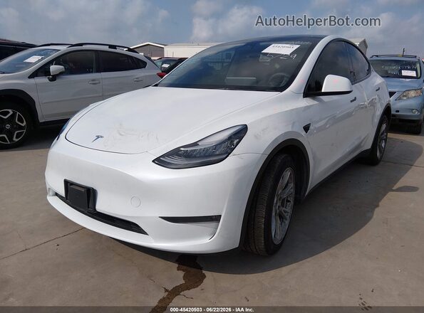 7SAYGDEE2PA095683 2023 TESLA MODEL Y White Przód lewy
