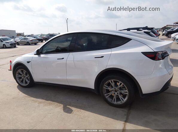 7SAYGDEE2PA095683 2023 TESLA MODEL Y White Widok wnętrza 360 stopni