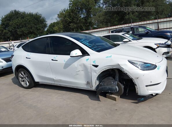 7SAYGDEE2PA095683 2023 TESLA MODEL Y White Widok z przodu