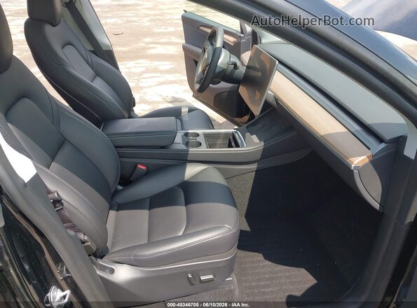 7SAYGDEE2PA212467 2023 TESLA MODEL Y Черный Вид салона спереди