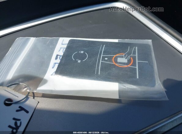 7SAYGDEE2PF692514 2023 TESLA MODEL Y Gray Vista del salpicadero