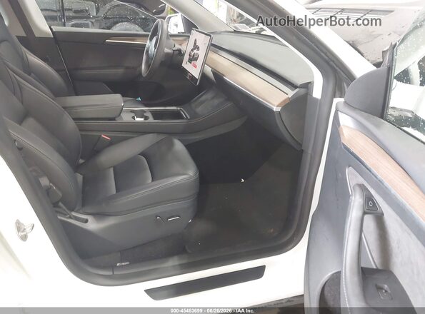 7SAYGDEE2PF792211 2023 TESLA MODEL Y Белый Вид салона спереди
