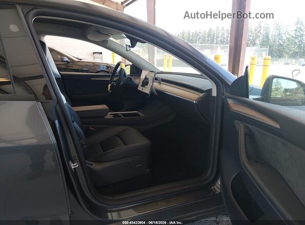 7SAYGDEE2PF807242 2023 TESLA MODEL Y Gray Front interior view