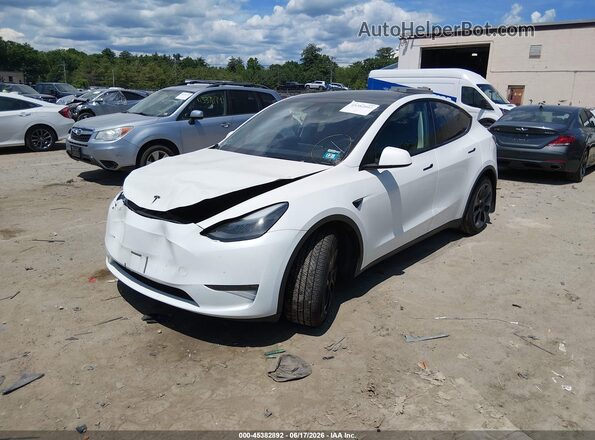 7SAYGDEE2RA228414 2024 TESLA MODEL Y White Front left