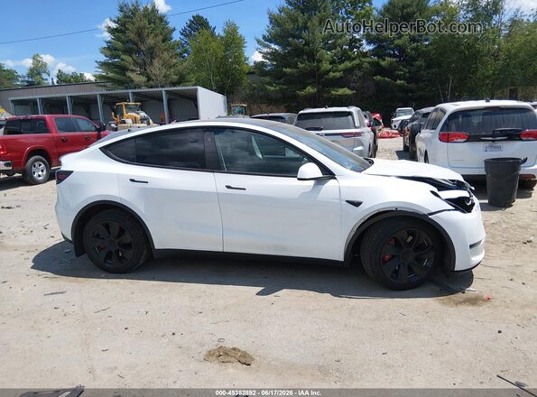 7SAYGDEE2RA228414 2024 TESLA MODEL Y White Instrument cluster view