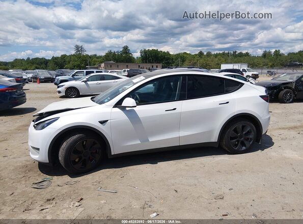 7SAYGDEE2RA228414 2024 TESLA MODEL Y White Rear interior view