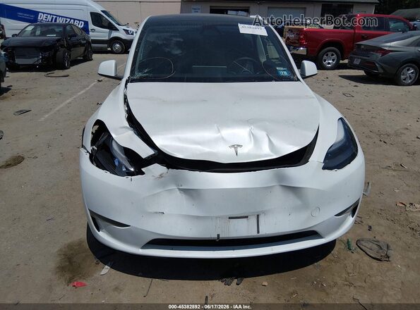 7SAYGDEE2RA228414 2024 TESLA MODEL Y White Front view