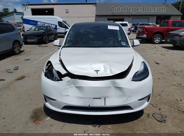 7SAYGDEE2RA228414 2024 TESLA MODEL Y White Dashboard view