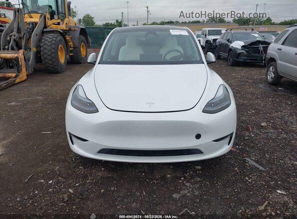 7SAYGDEE2RF186989 2024 TESLA MODEL Y White Սարքավորումների վահանակի տեսք