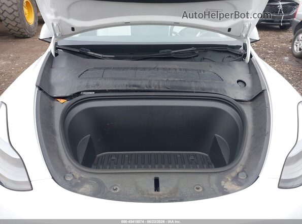 7SAYGDEE2RF186989 2024 TESLA MODEL Y White Հետևի տեսք
