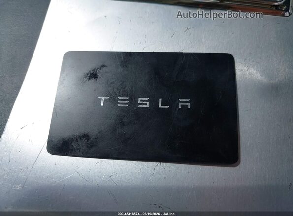 7SAYGDEE2RF186989 2024 TESLA MODEL Y White Առջևի վահանակի տեսք
