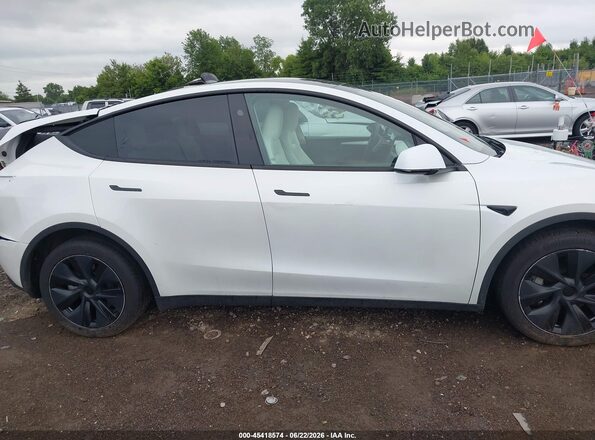 7SAYGDEE2RF186989 2024 TESLA MODEL Y White Սալոնի հետևի տեսք