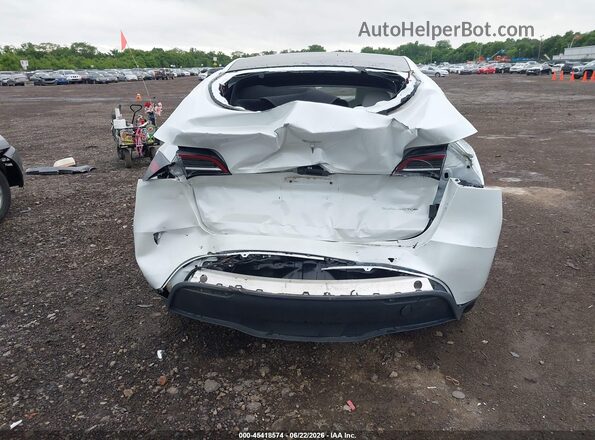 7SAYGDEE2RF186989 2024 TESLA MODEL Y White 