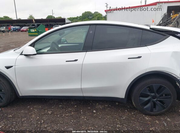7SAYGDEE2RF186989 2024 TESLA MODEL Y White Սալոնի 360 աստիճան տեսք