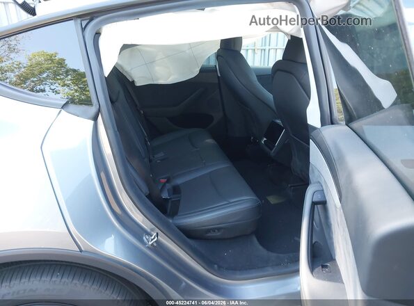 7SAYGDEE2TA392723 2026 TESLA MODEL Y Gray VIN կոդի պիտակի տեսք