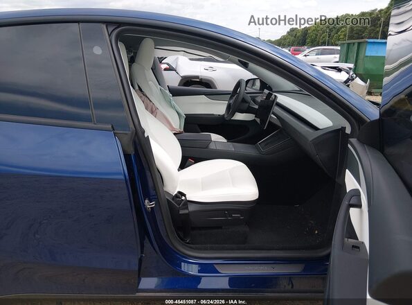 7SAYGDEE2TA395170 2026 TESLA MODEL Y Синий Вид салона спереди