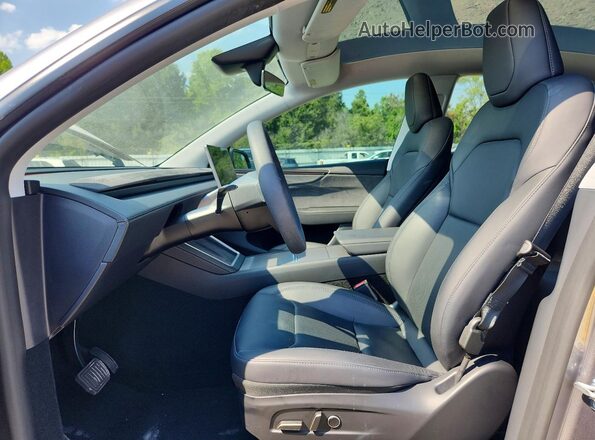 7SAYGDEE2TF326191 2026 TESLA MODEL Silver Front interior view