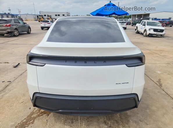 7SAYGDEE2TF636504 2026 TESLA MODEL White Հետևի տեսք
