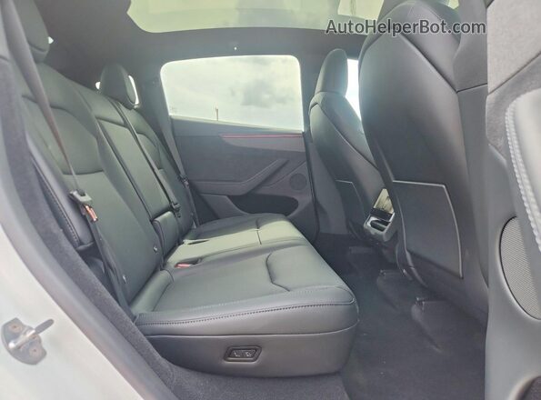 7SAYGDEE2TF636504 2026 TESLA MODEL White Հետևի նստատեղերի տեսք