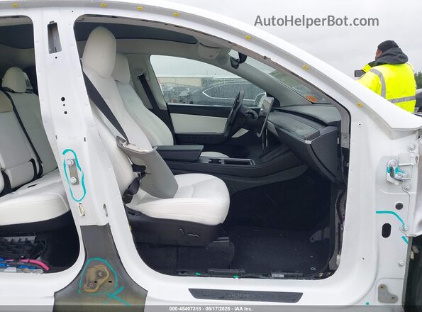 7SAYGDEE3NF401113 2022 TESLA MODEL Y Белый Вид салона спереди