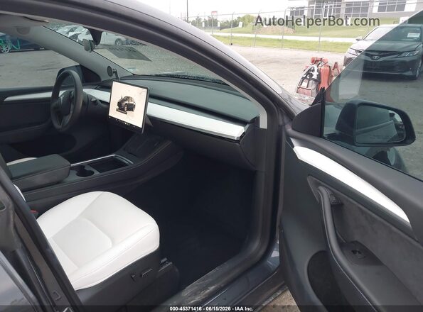 7SAYGDEE3PA091710 2023 TESLA MODEL Y Серый Вид салона спереди