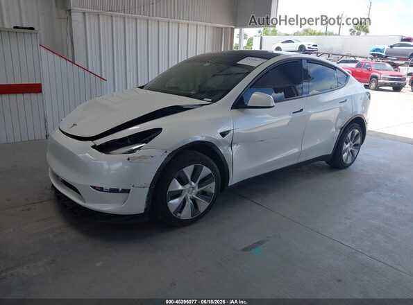 7SAYGDEE3PA096955 2023 TESLA MODEL Y White წინა მარცხენა ხედი სამი მეოთხედიდან
