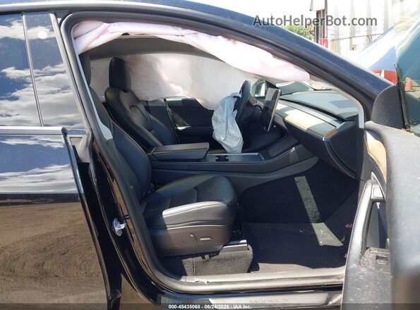 7SAYGDEE3PF597024 2023 TESLA MODEL Y Black Front interior view
