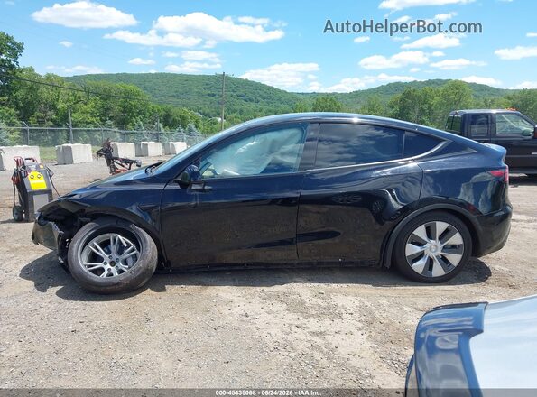 7SAYGDEE3PF597024 2023 TESLA MODEL Y Black 360 interior view
