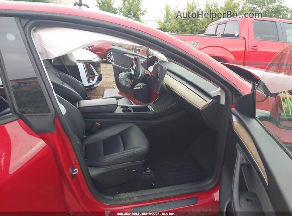 7SAYGDEE3PF766457 2023 TESLA MODEL Y Красный Вид салона спереди