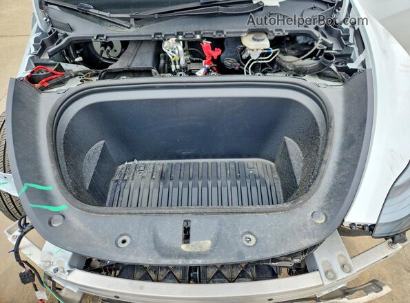 7SAYGDEE3RA333415 2024 TESLA MODEL White Widok wnętrza z tyłu