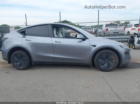 7SAYGDEE3TA457871 2026 TESLA MODEL Y Gray Սարքավորումների վահանակի տեսք