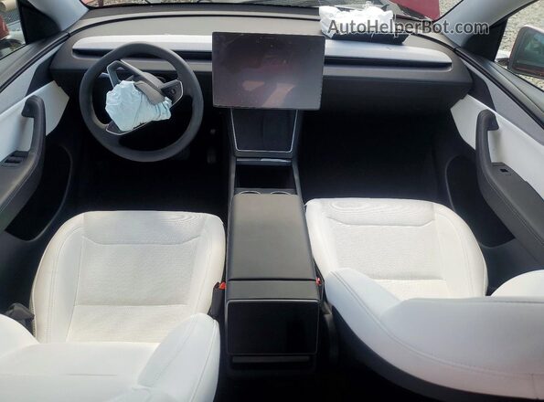 7SAYGDEE3TF567533 2026 TESLA MODEL Red Առջևի վահանակի տեսք