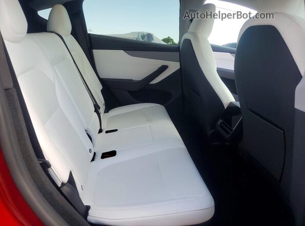 7SAYGDEE3TF567533 2026 TESLA MODEL Red Սալոնի հետևի տեսք