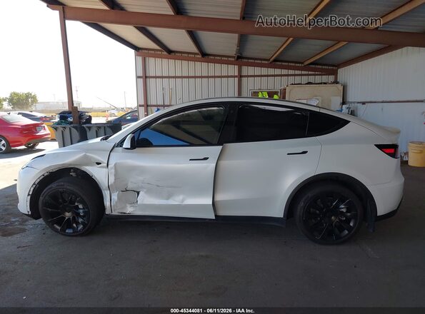 7SAYGDEE4NF402996 2022 TESLA MODEL Y Белый Вид спереди